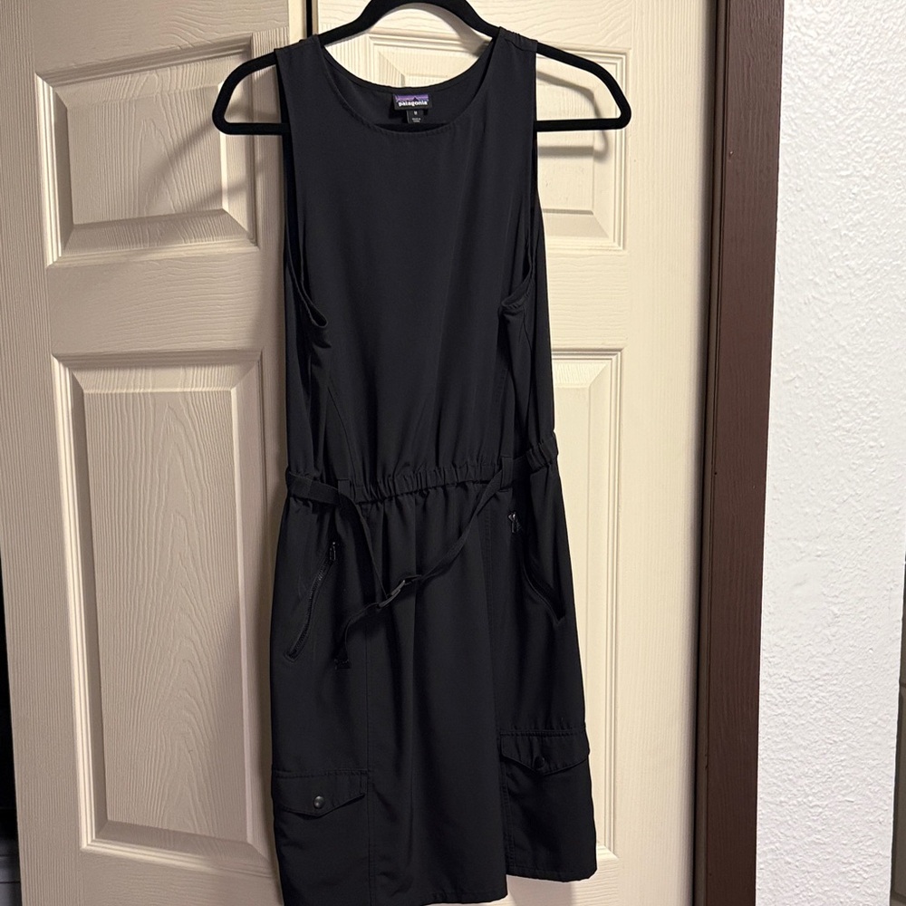 Patagonia Fleetwith Belted Dress Basalt Black Sleeveless Lightweight Size M